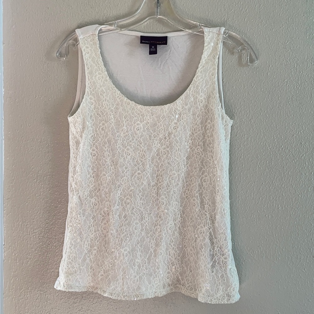 🤍💥EUC white sequined/textured front top